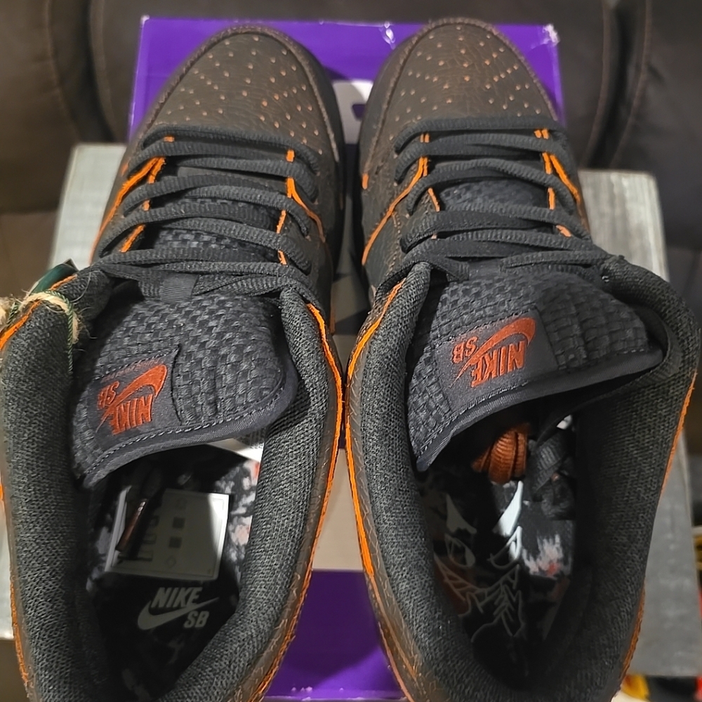 Nike Dunk SB Low Krampus - Picture 5 of 7